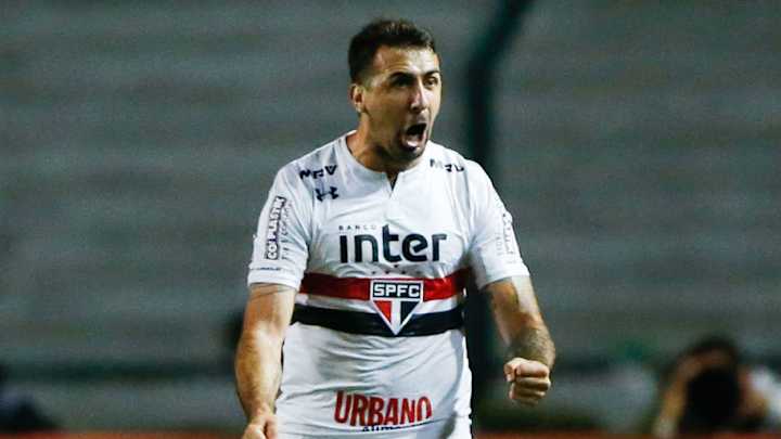 El curioso tatuaje de Lucas Pratto, el delantero pretendido por River Plate El curioso tatuaje de Lucas Pratto, el delantero pretendido por River Plate