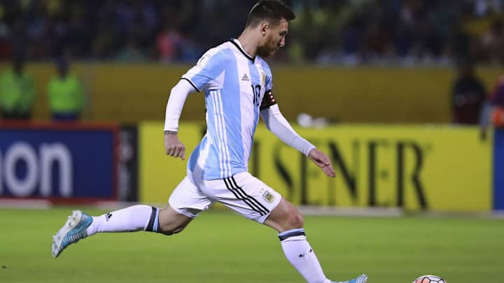 11 LEOs | El particular homenaje de los jugadores de Sacachispas a Messi