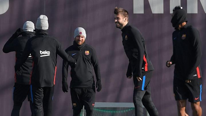 El tremendo caño de Luis Suárez a Piqué en el entrenamiento