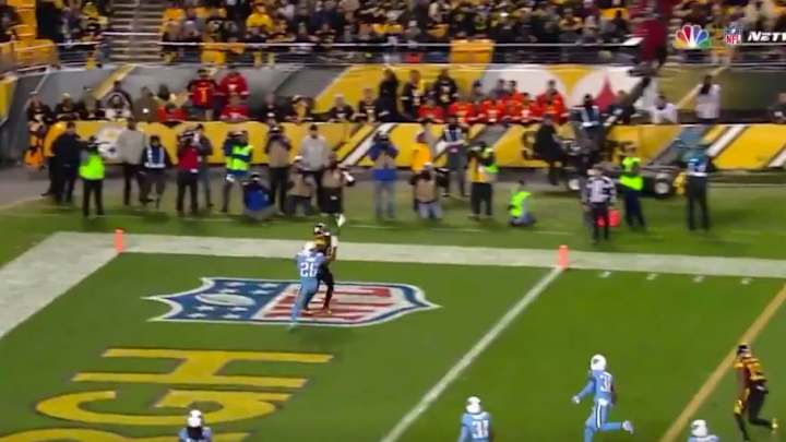Watch: Antonio Brown Gets Third Touchdown With Wild One-Hand Grab Watch: Antonio Brown Gets Third Touchdown With Wild One-Hand Grab
