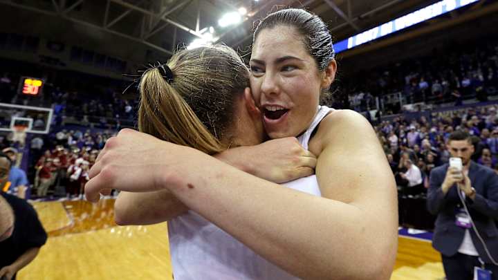 Washington’s Kelsey Plum breaks NCAA women’s single-season scoring record