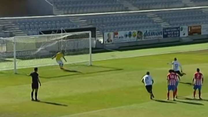 VÍDEO | El penalti más absurdo jamás visto en un campo de fútbol