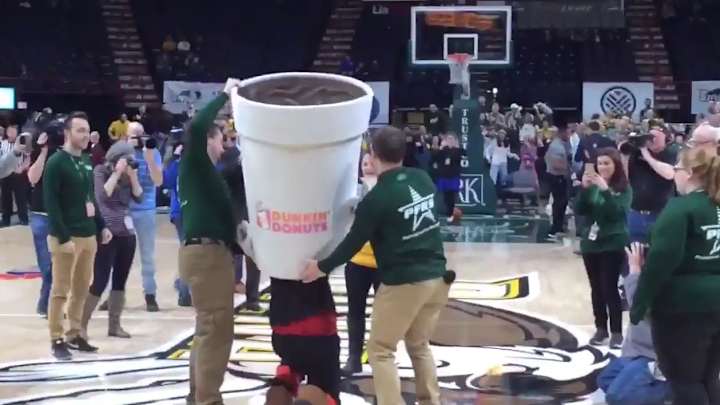 Video: Siena fan hits half-court shot, gets engaged to cup of coffee