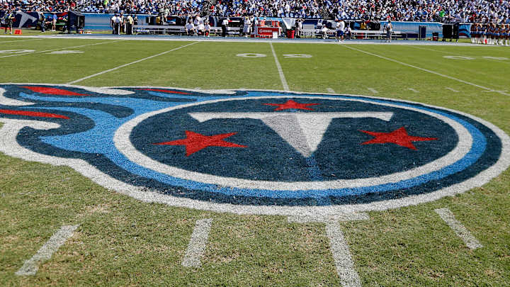 Two Titans players sued, accused of bar assault