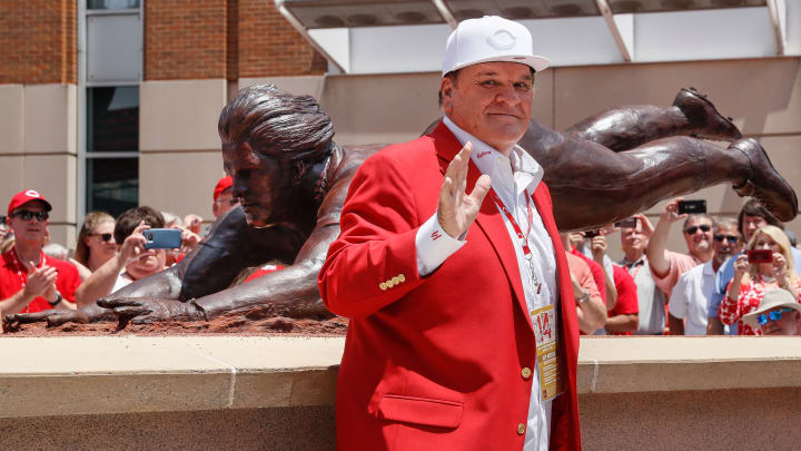 Reds unveil Pete Rose statue depicting famous headfirst slide
