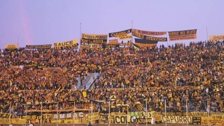 FIEBRE AMARILLA Y NEGRA | Hinchas de Peñarol agotaron todo