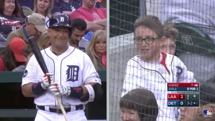 Miguel Cabrera convinced a kid to put on his jersey, and rewarded him handsomely