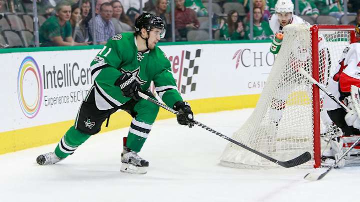 Stars sign Curtis McKenzie to one-year extension