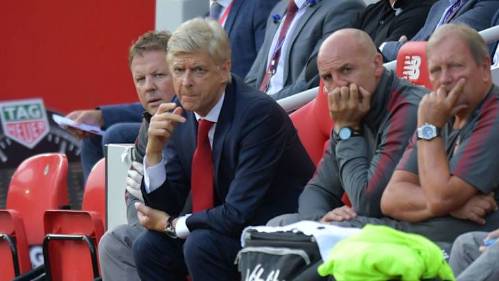 Arsenal Begin Work on Host of Contract Renewals After 'Unacceptable' Summer of Turmoil Arsenal Begin Work on Host of Contract Renewals After 'Unacceptable' Summer of Turmoil