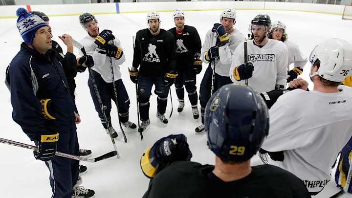 AP Sources: Andrew Peters cleared to coach youth hockey team