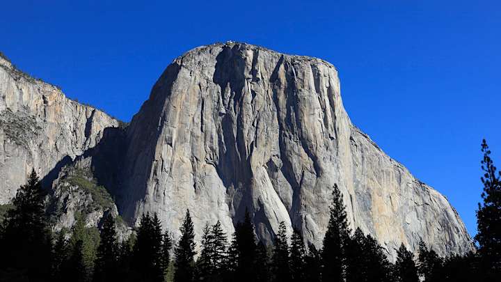 Alex Honnold becomes first to conquer Yosemite's El Capitan with no safety gear