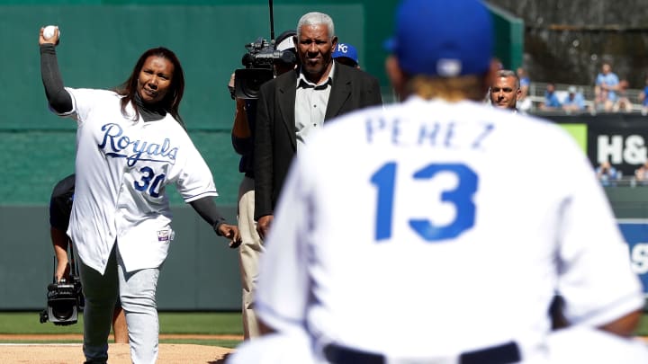 Video: Yordano Ventura’s mother throws out first pitch at Royals’ home opener Video: Yordano Ventura’s mother throws out first pitch at Royals’ home opener