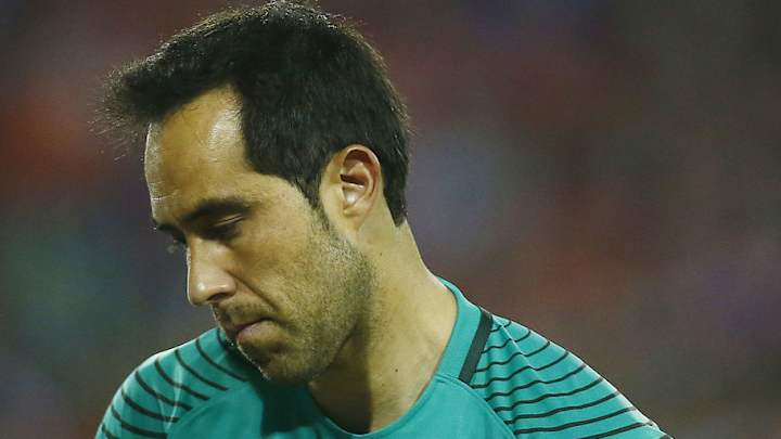 Claudio Bravo Kicked Out of Chile's Whatsapp Group Following Wife's Tirade