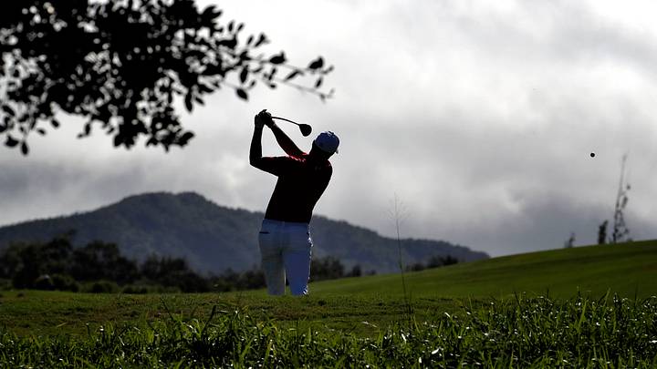 Spieth makes 9 birdies and has 2 bad holes at Kapalua