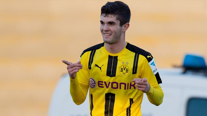 Christian Pulisic signs extension with Borussia Dortmund through 2020