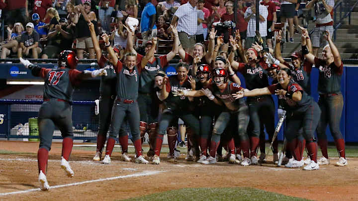 Knighten's HR in 17th lifts Oklahoma past Florida in Game 1