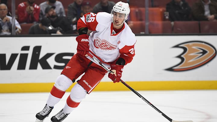 Blackhawks acquire F Tomas Jurco in trade with Red Wings