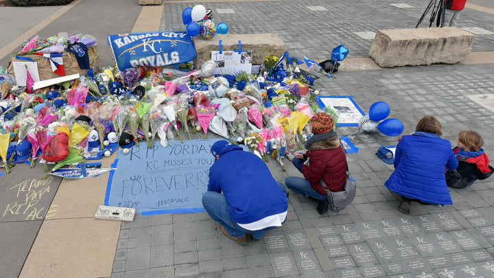 94-year-old Royals fan leaves hospice care to visit Yordano Ventura’s memorial