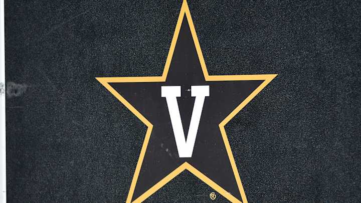 Vanderbilt Women's Basketball Players Take Knee During Anthem Vanderbilt Women's Basketball Players Take Knee During Anthem