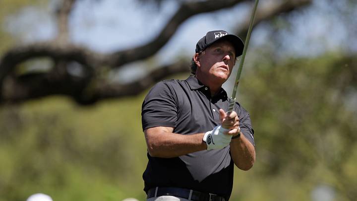 The Latest: Mickelson heads into weekend at Match Play