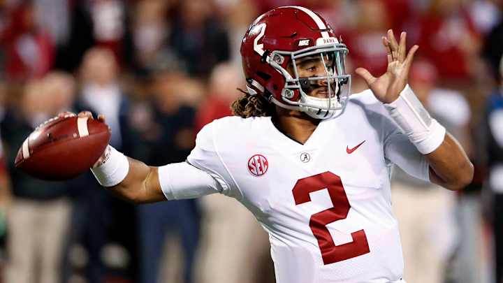 Jalen Hurts, Calvin Ridley Help Alabama Escape Trouble and Win at Mississippi State
