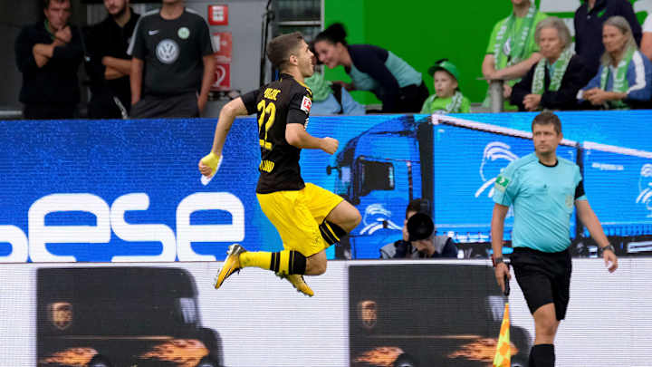 WATCH: Christian Pulisic Scores Beauty in Borussia Dortmund's Bundesliga Opener WATCH: Christian Pulisic Scores Beauty in Borussia Dortmund's Bundesliga Opener