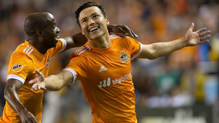 Mexico's Alan Pulido out of Gold Cup with broken arm, replaced by Erick Torres