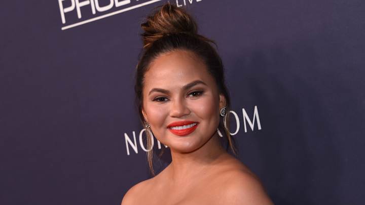 Chrissy Teigen Was the Football Guru Twitter Needed During Giants-Redskins