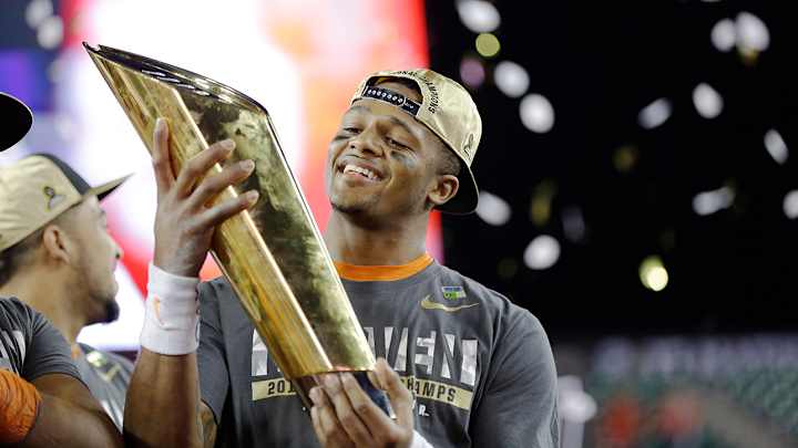 Former NFL RB Warrick Dunn gave Deshaun Watson his childhood home Former NFL RB Warrick Dunn gave Deshaun Watson his childhood home
