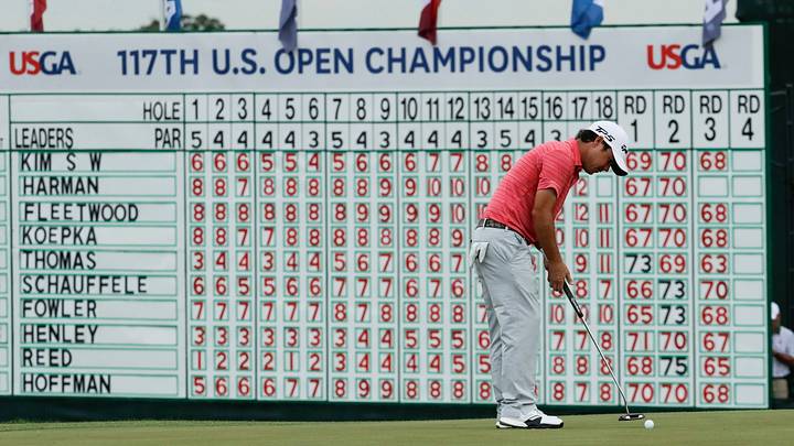 Wind howling as final round at Erin Hills gets under way