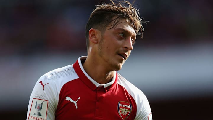 Former Arsenal Star Explains Why Mesut Ozil Isn't Attracting Transfer Interest This Summer