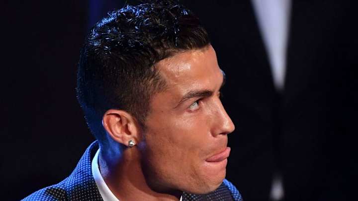 FIFA 18 Player Miraculously Finds Real Madrid Star Cristiano Ronaldo in Silver 5K Ultimate Team Pack FIFA 18 Player Miraculously Finds Real Madrid Star Cristiano Ronaldo in Silver 5K Ultimate Team Pack