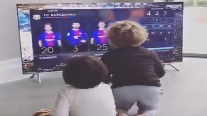 VÍDEO | La genial reacción de los hijos de Vermaelen al ver a su padre en de titular del Clásico