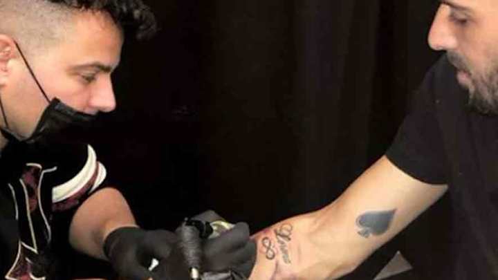 ESPECTACULAR | El tatuaje que se hizo Aleix Vidal antes del Clásico ESPECTACULAR | El tatuaje que se hizo Aleix Vidal antes del Clásico