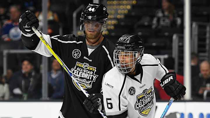 Sorry: Chris Pronger fines himself $5 for All-Star hit on Justin Bieber Sorry: Chris Pronger fines himself $5 for All-Star hit on Justin Bieber