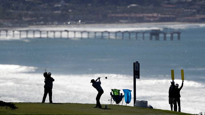 Tiger leaves Torrey Pines early, and he wasn't alone