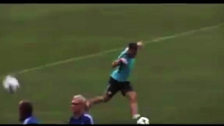 VIDEO: Chelsea Star Eden Hazard Does Incredible Raheem Sterling Impression Ahead of Man City Clash VIDEO: Chelsea Star Eden Hazard Does Incredible Raheem Sterling Impression Ahead of Man City Clash