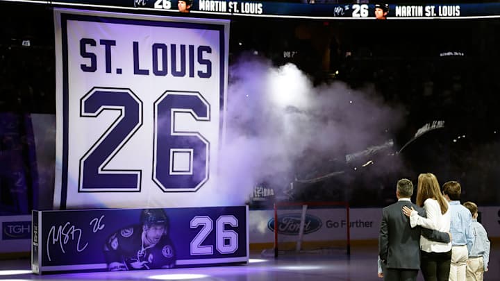 Lightning retire St. Louis's No.  26, first in team history