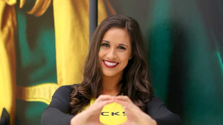 Cheerleader of the Week: Kaeleigh (Oregon Ducks)