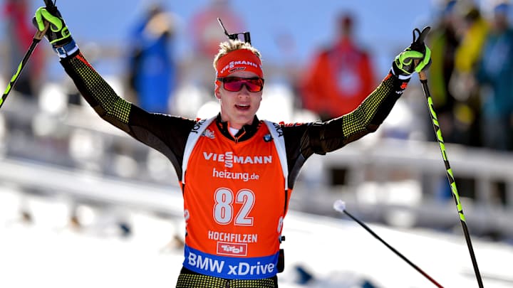 Doll edges 2015 champ Boe to win biathlon sprint world title