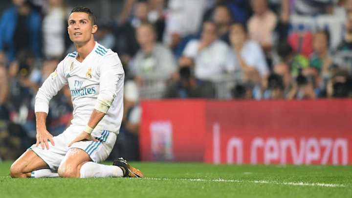 POLÉMICA | El feo pisotón de CR7 a un jugador del Betis