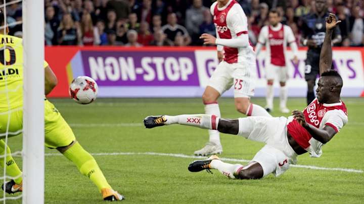 VIDEO: Spurs Fans Left Purring Over New Arrival After Watching Sanchez Roast Man Utd Star for Pace