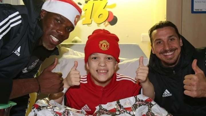 PHOTOS: Man Utd Stars Give Back Before Christmas by Visiting Local Children's Hospitals PHOTOS: Man Utd Stars Give Back Before Christmas by Visiting Local Children's Hospitals