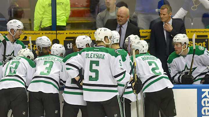 Cockpit smoke forces Dallas Stars' plane back to airport