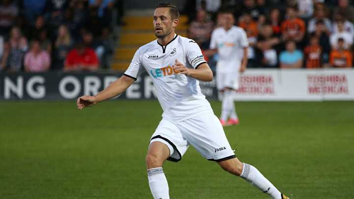 Swansea Reject Improved £45m Bid From Everton for Midfielder Gylfi Sigurdsson