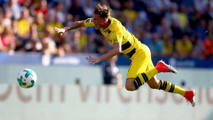 Borussia Dortmund Defender Erik Durm Set to Miss Several Months After Hip Operation