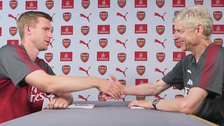 VIDEO: Per Mertesacker and Arsene Wenger Make String of Strange Admissions During Hilarious Q&A VIDEO: Per Mertesacker and Arsene Wenger Make String of Strange Admissions During Hilarious Q&A