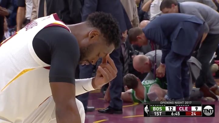 Gordon Hayward Suffers Dislocated Ankle, Fractured Tibia in First Quarter of Season Opener