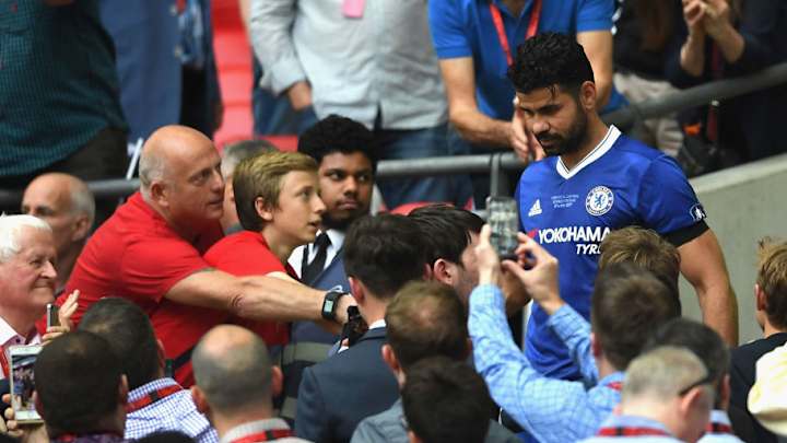 Diego Costa Hails Chelsea Fans as He Continues Feud With 'Disrespectful' Antonio Conte Diego Costa Hails Chelsea Fans as He Continues Feud With 'Disrespectful' Antonio Conte
