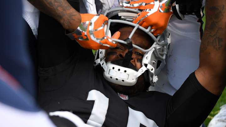 Michael Crabtree’s Plan to Tape His Chain to His Neck Backfired Spectacularly Michael Crabtree’s Plan to Tape His Chain to His Neck Backfired Spectacularly